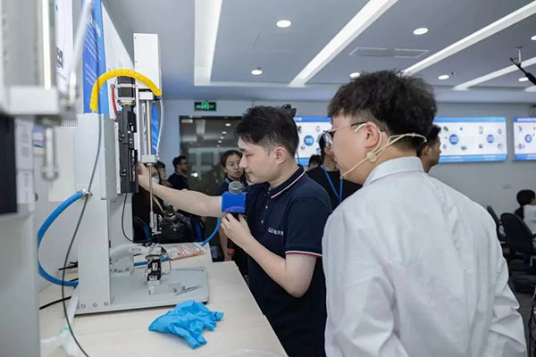 pt真人游戏官网动物手术与造模方案负责人打击器实操演示